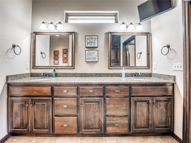 5627 Cimarron Manor, Guthrie, OK 73044