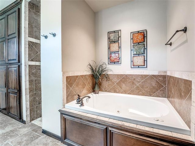 5627 Cimarron Manor, Guthrie, OK 73044