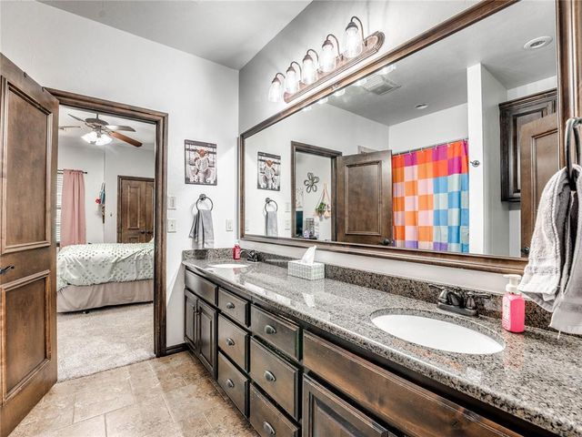 5627 Cimarron Manor, Guthrie, OK 73044
