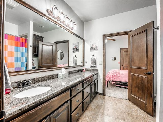 5627 Cimarron Manor, Guthrie, OK 73044
