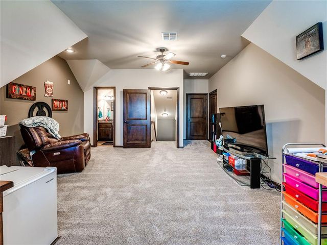 5627 Cimarron Manor, Guthrie, OK 73044
