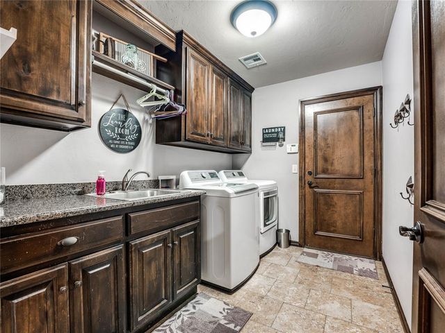 5627 Cimarron Manor, Guthrie, OK 73044