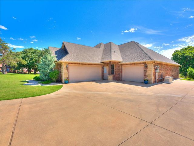 5627 Cimarron Manor, Guthrie, OK 73044