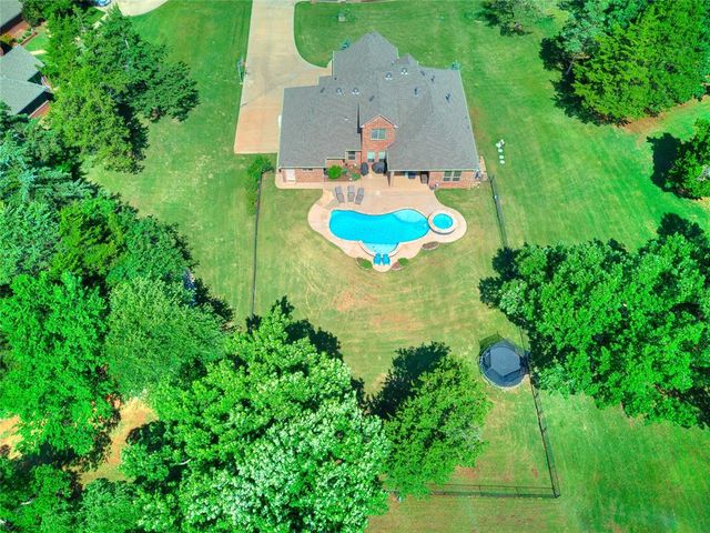 5627 Cimarron Manor, Guthrie, OK 73044