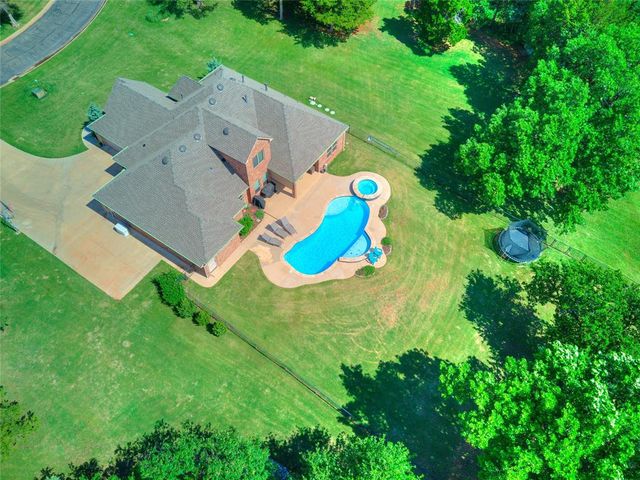 5627 Cimarron Manor, Guthrie, OK 73044