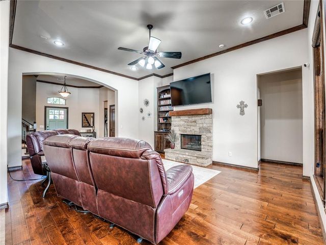 5627 Cimarron Manor, Guthrie, OK 73044