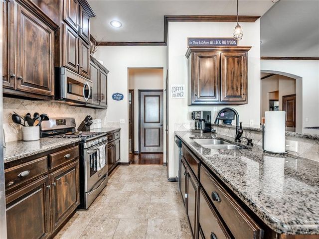 5627 Cimarron Manor, Guthrie, OK 73044