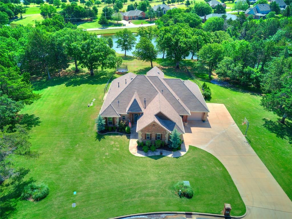5627 Cimarron Manor, Guthrie, OK 73044