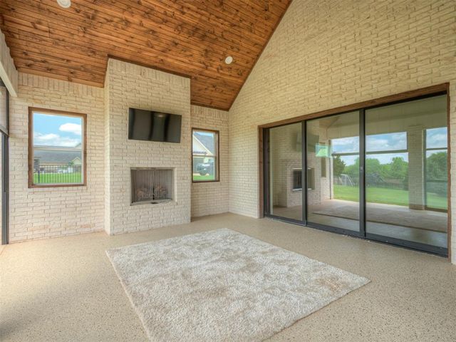 400 Old Farm Road, Edmond, OK 73034