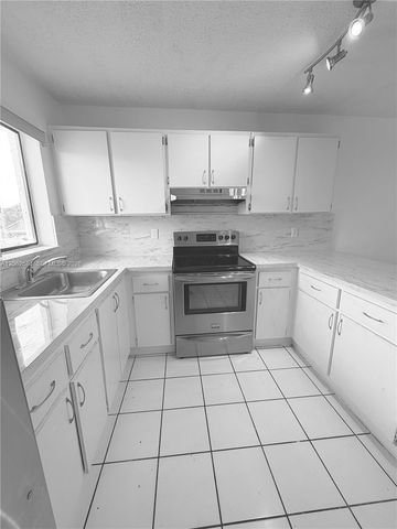 6278 W 22nd Ct 20, Hialeah, FL 33016