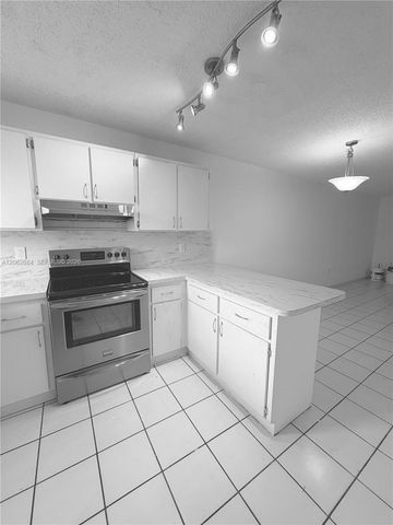 6278 W 22nd Ct 20, Hialeah, FL 33016
