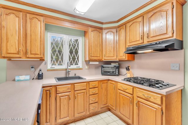 73 Newbury Road, Howell, NJ 07731