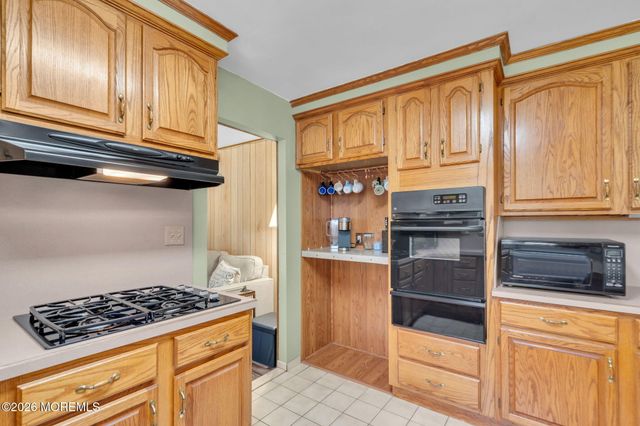 73 Newbury Road, Howell, NJ 07731