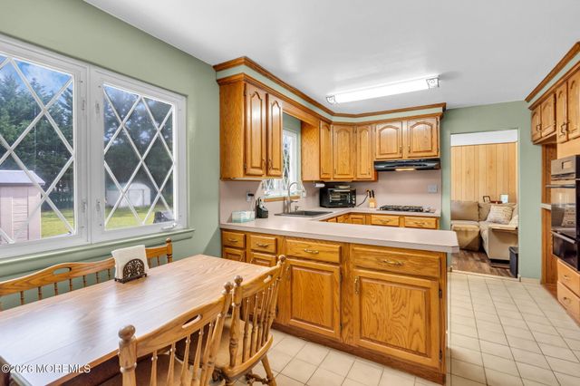 73 Newbury Road, Howell, NJ 07731