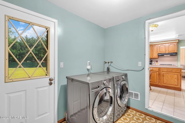 73 Newbury Road, Howell, NJ 07731