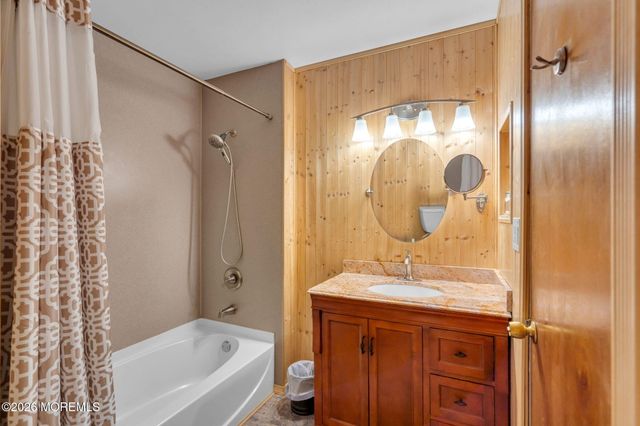 73 Newbury Road, Howell, NJ 07731