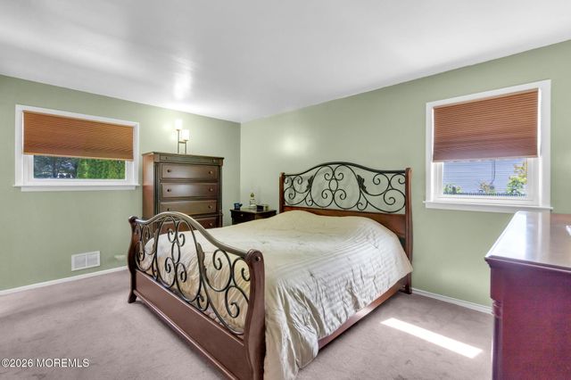 73 Newbury Road, Howell, NJ 07731