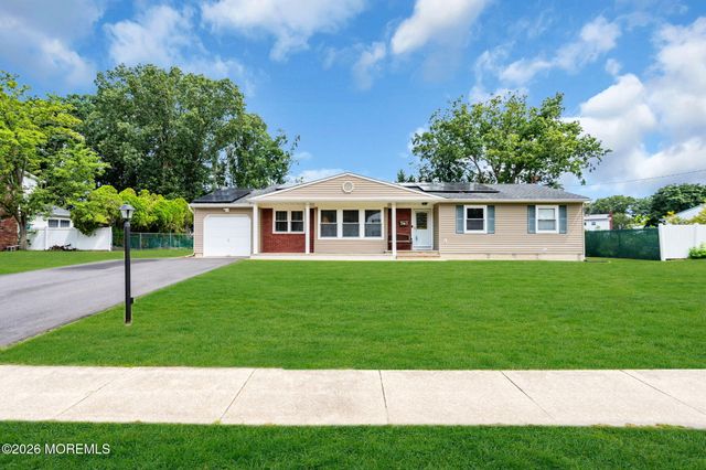 73 Newbury Road, Howell, NJ 07731