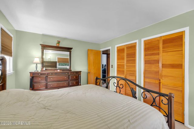 73 Newbury Road, Howell, NJ 07731