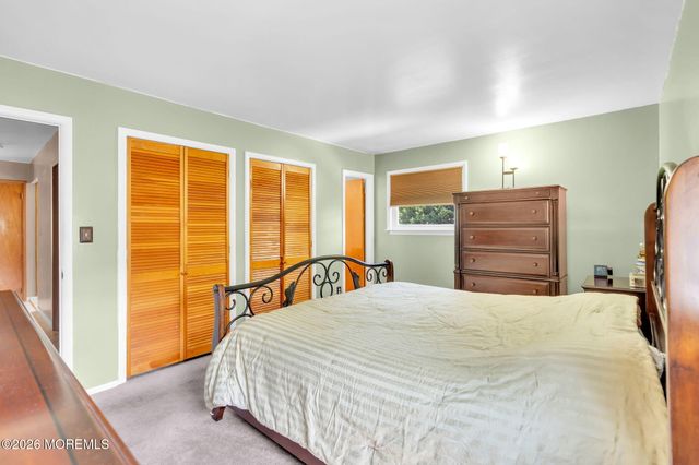 73 Newbury Road, Howell, NJ 07731