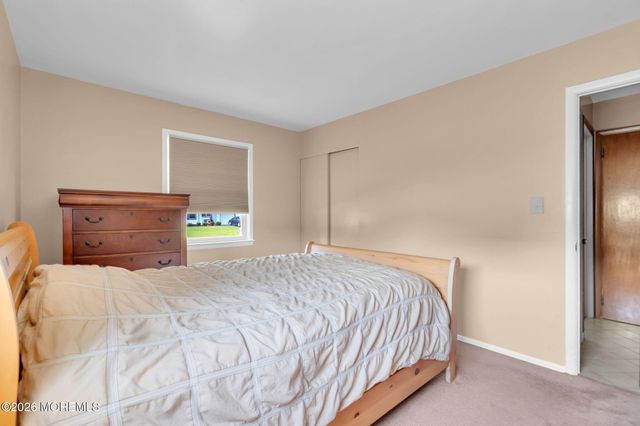 73 Newbury Road, Howell, NJ 07731