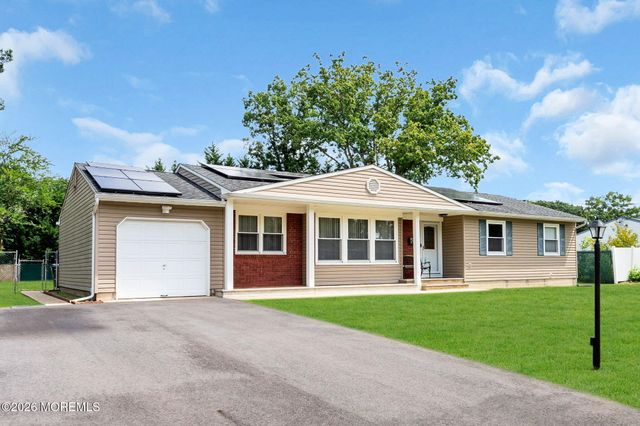 73 Newbury Road, Howell, NJ 07731