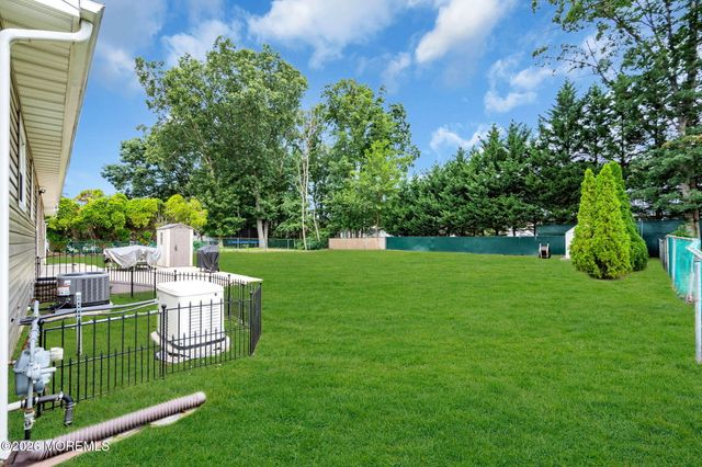 73 Newbury Road, Howell, NJ 07731