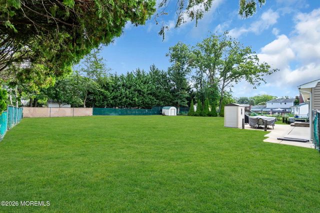 73 Newbury Road, Howell, NJ 07731