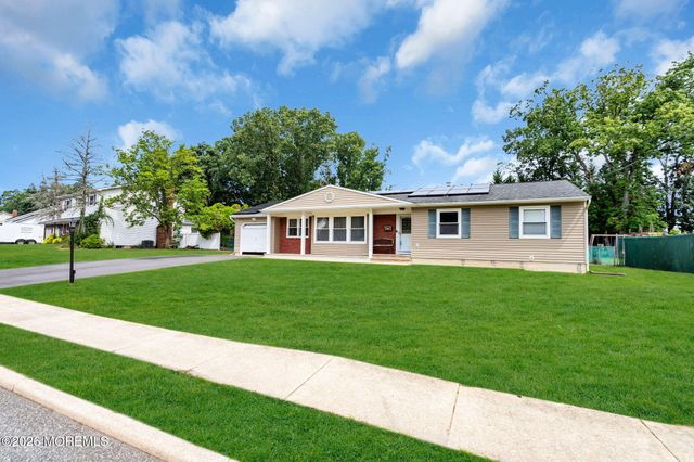 73 Newbury Road, Howell, NJ 07731