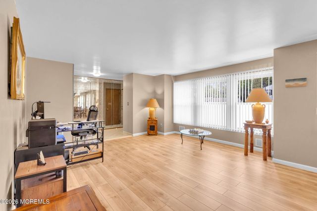 73 Newbury Road, Howell, NJ 07731
