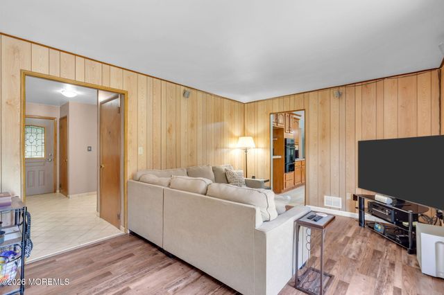 73 Newbury Road, Howell, NJ 07731