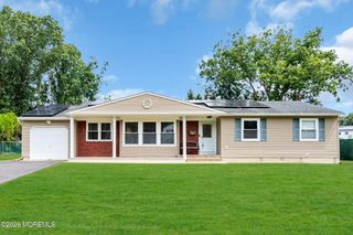 73 Newbury Road, Howell, NJ 07731