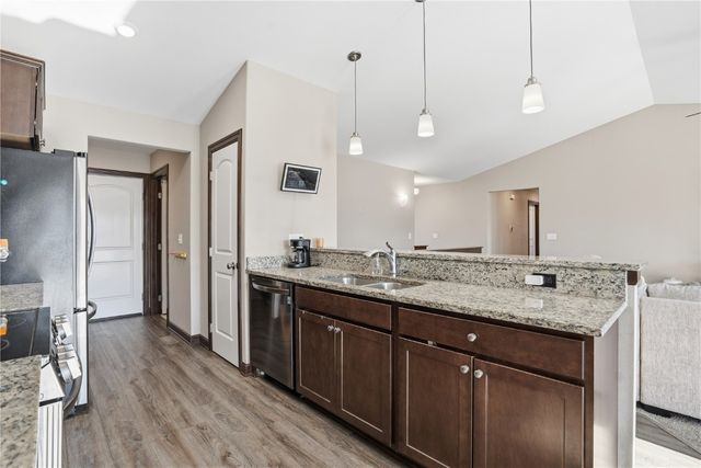 2103 Shady Grove Road SW, Cedar Rapids, IA 52404