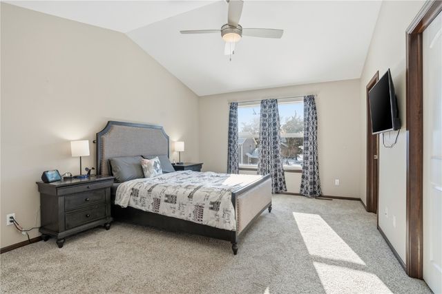 2103 Shady Grove Road SW, Cedar Rapids, IA 52404