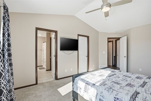 2103 Shady Grove Road SW, Cedar Rapids, IA 52404