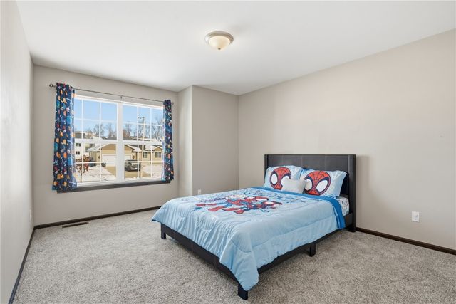 2103 Shady Grove Road SW, Cedar Rapids, IA 52404