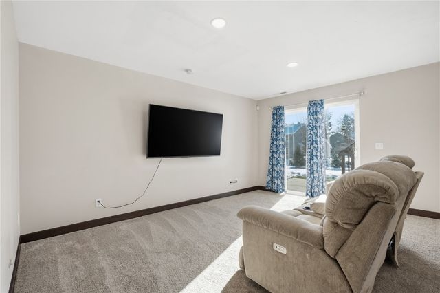 2103 Shady Grove Road SW, Cedar Rapids, IA 52404