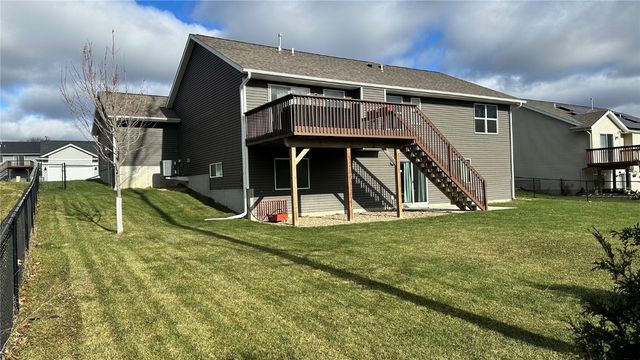 2103 Shady Grove Road SW, Cedar Rapids, IA 52404