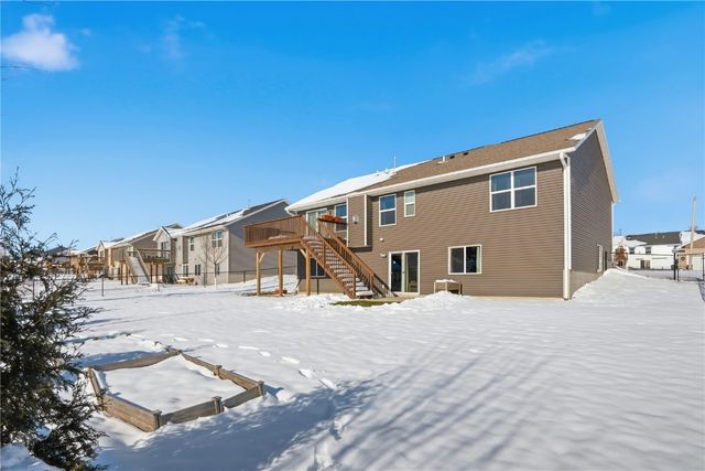 2103 Shady Grove Road SW, Cedar Rapids, IA 52404