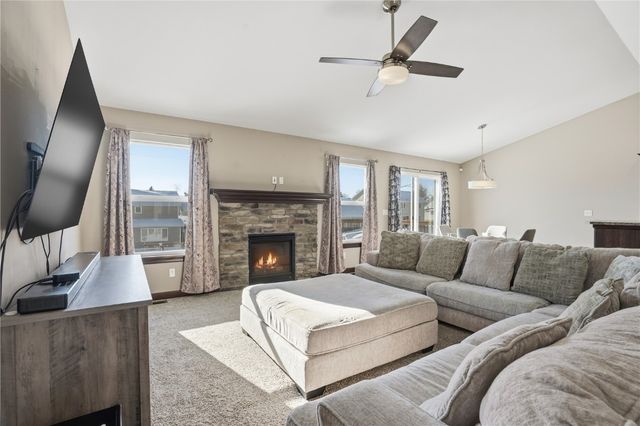 2103 Shady Grove Road SW, Cedar Rapids, IA 52404