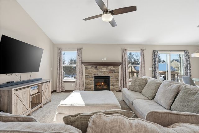 2103 Shady Grove Road SW, Cedar Rapids, IA 52404