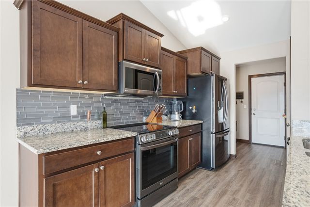 2103 Shady Grove Road SW, Cedar Rapids, IA 52404