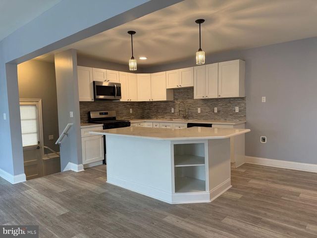 11 DUNSINANE DR, New Castle, DE 19720