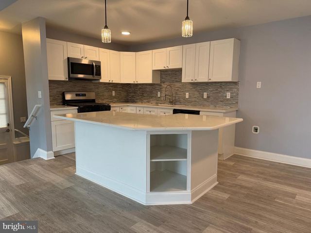 11 DUNSINANE DR, New Castle, DE 19720