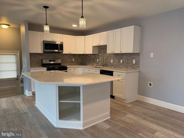 11 DUNSINANE DR, New Castle, DE 19720