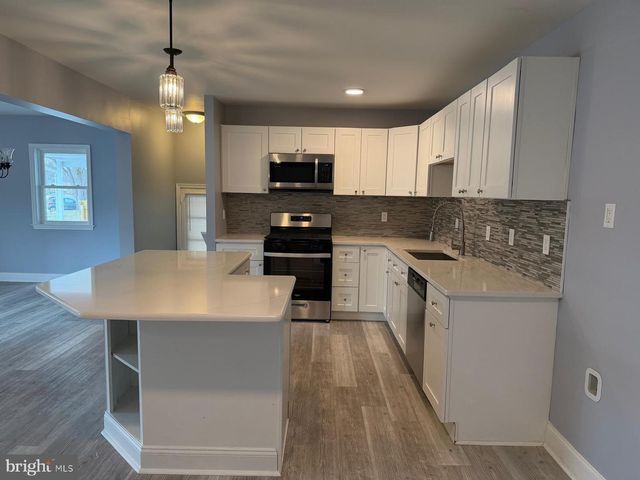 11 DUNSINANE DR, New Castle, DE 19720