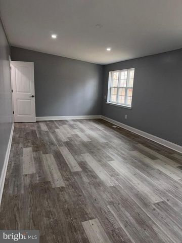 11 DUNSINANE DR, New Castle, DE 19720