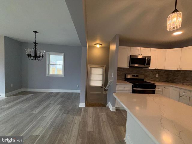 11 DUNSINANE DR, New Castle, DE 19720