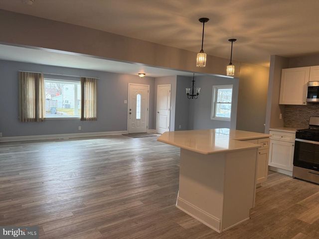 11 DUNSINANE DR, New Castle, DE 19720