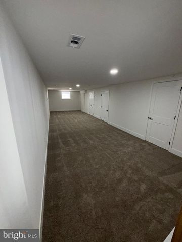 11 DUNSINANE DR, New Castle, DE 19720